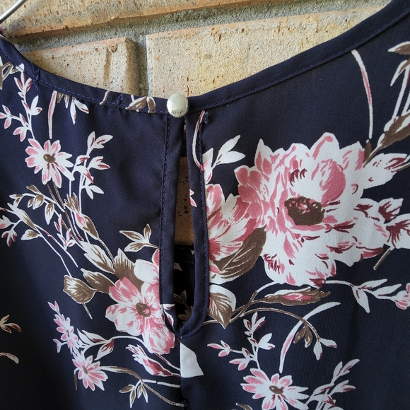 Navy blue top, floral print - Picture 3 of 4